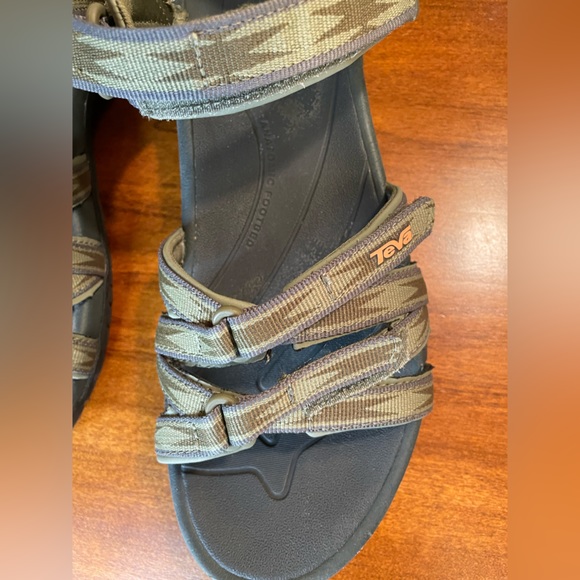 TEVA TIRRA SIZE8 SANDALS COLOR-CAMO w/ORANGE LIKE NEW! Worn 2X QUICK DRY - Picture 7 of 7